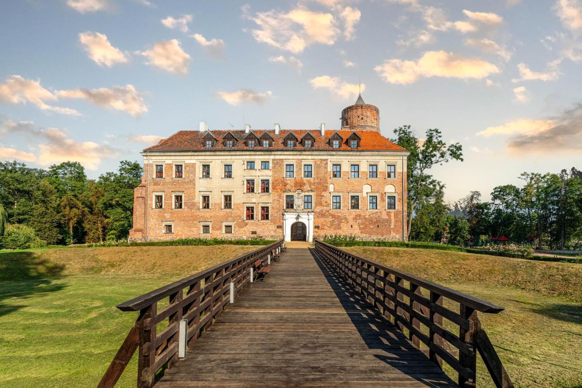 Aparthotel Zamek Uniejów Exterior foto